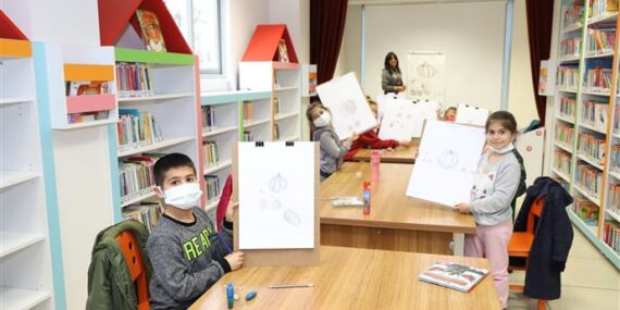 Alanya Belediyesi’nden sanatçı ruhlu miniklere resim kursu
