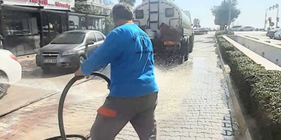 Alanya Belediyesi ekipleri çalışıyor
