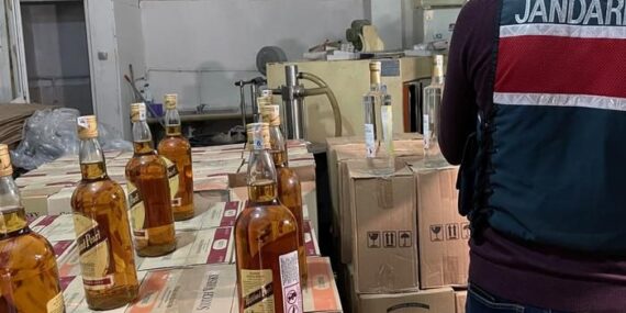 Kargıcak’da 853 litre el yapımı sahte içki yakalandı