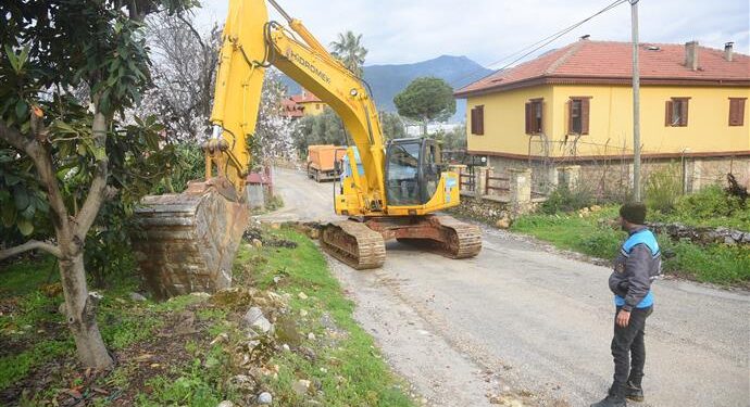 ALANYA BELEDİYESİ KARAKOCALI ACINAR YOLU’NDA GENİŞLETME ÇALIŞMASI BAŞLATTI