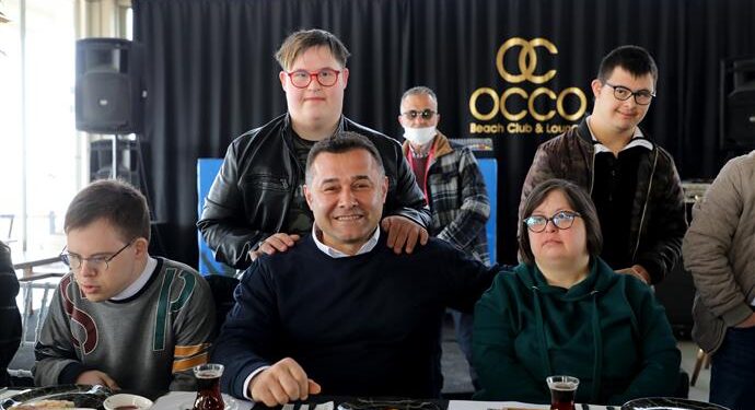 Yücel down sendromlu bireylerle kahvaltıda buluştu