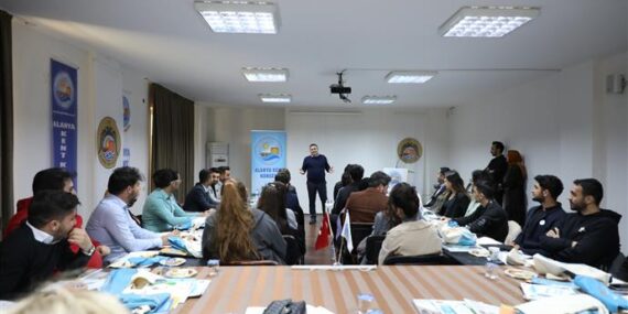 Yücel gençlerle buluştu