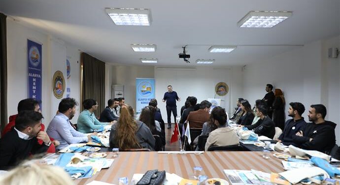 Yücel gençlerle buluştu