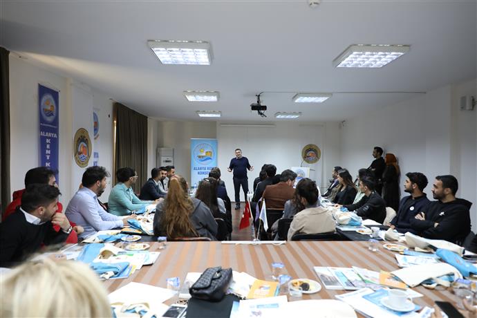 BAŞKAN YÜCEL GENÇLİK ÇALIŞTAYI’NDA GENÇLERLE BULUŞTU