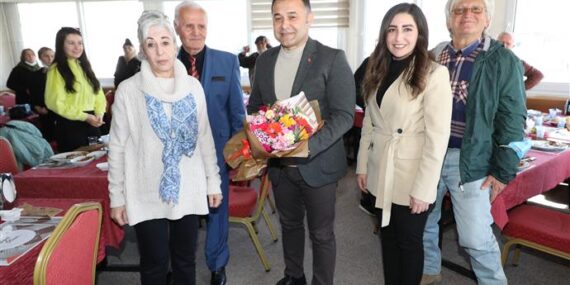 Yücel yaşlıları yemekte ağırladı
