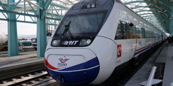 Tren bizi Es geçti