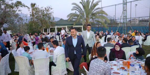 BAŞKAN YÜCEL BELEDİYE PERSONELİ İLE İFTARDA BİR ARAYA GELDİ