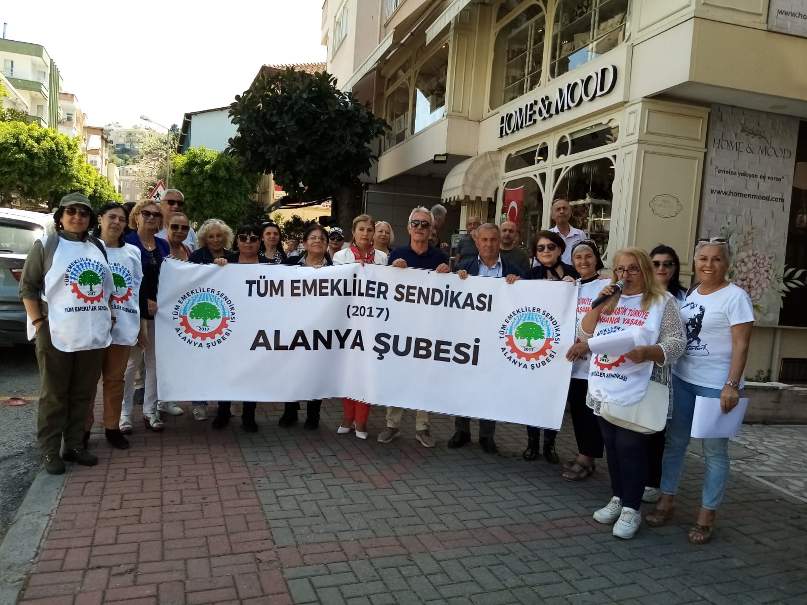 Emekliler haykırmaya devam ediyor..