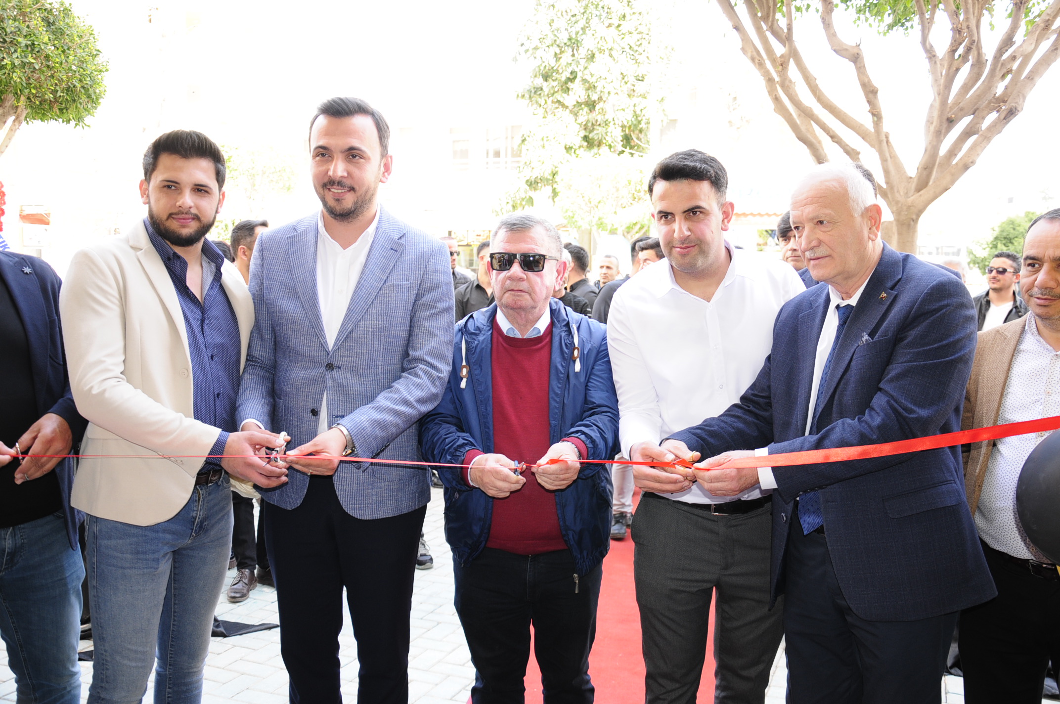 A&N HAİR STUDİO HİZMETTE