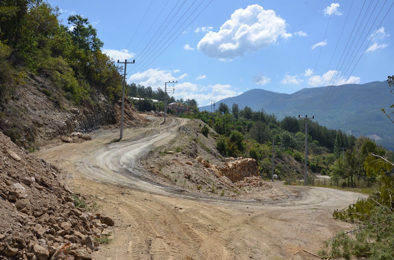Alanya Üzümlü yolu genişletiliyor