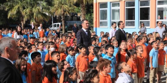 Kaymakam Ürkmezer Mahmutlar İlkokulu’nu ziyaret etti