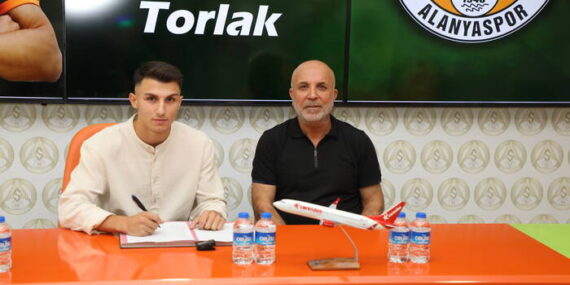 Alanyaspor  Mert Yusuf Torlak ile  5 yıllık sözleşme imzaladı