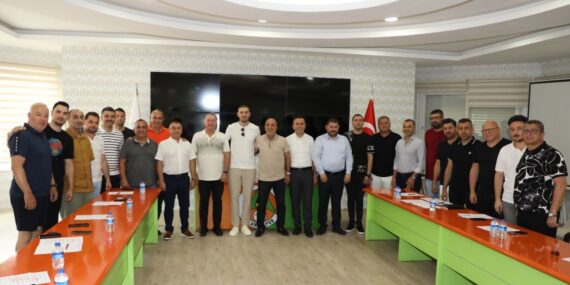 Merih Demiral’dan Alanyaspor’a vefa ziyareti