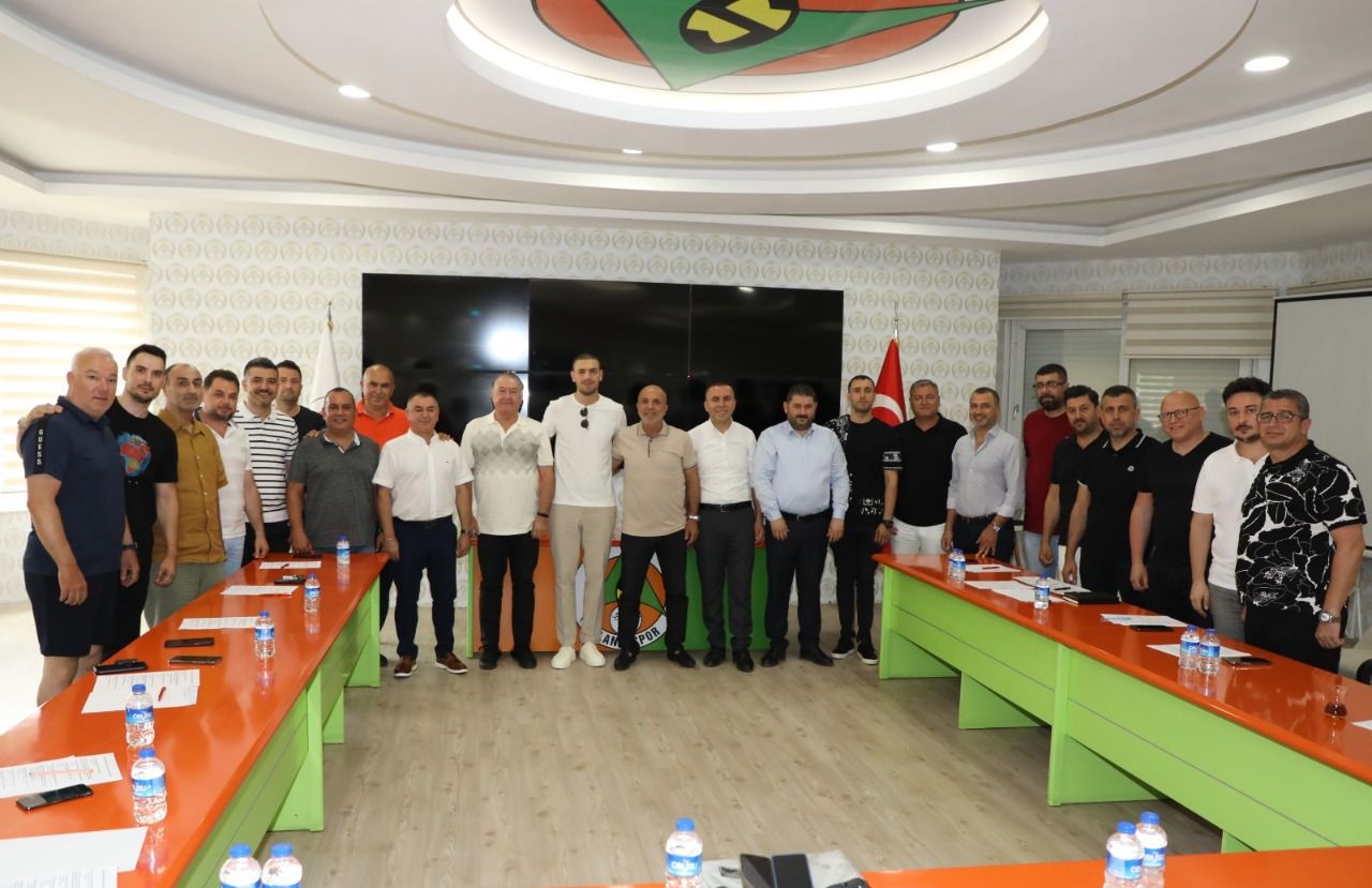 Merih Demiral’dan Alanyaspor’a vefa ziyareti