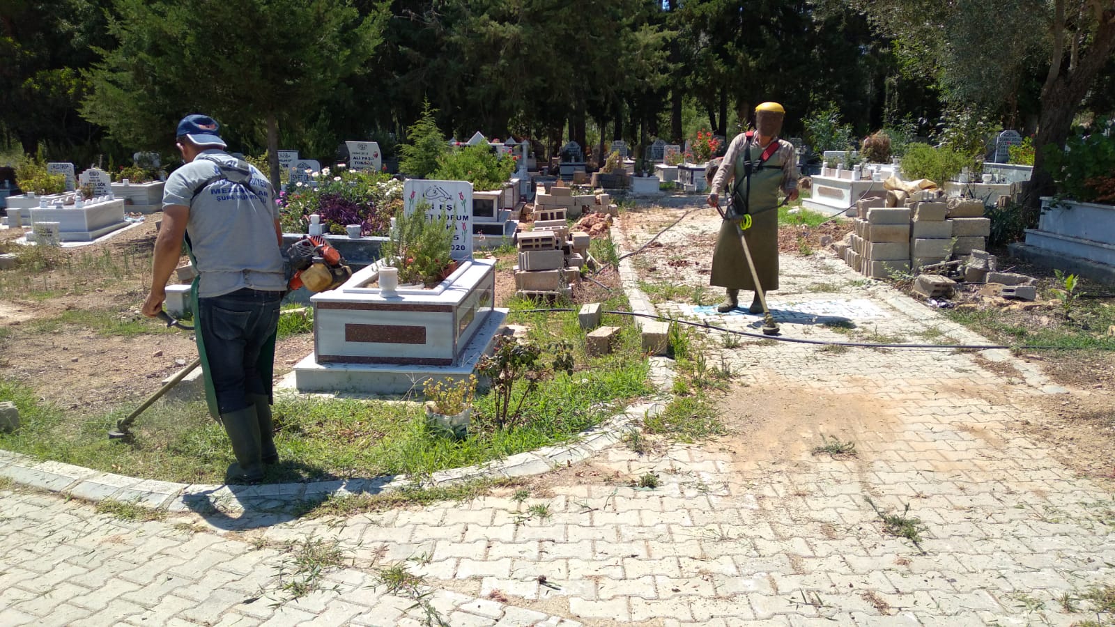 Mezarlıklar bayram ziyaretine hazırlanıyor