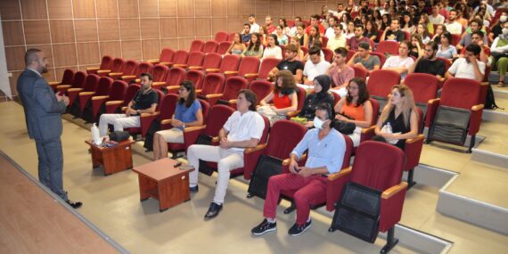 ALKÜ’NÜN STAJYER DOKTORLARI HEKİMLİK EĞİTİMİNE BAŞLADI