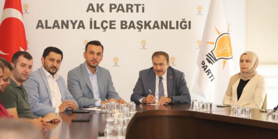 BAKAN EROĞLU’DAN AK PARTİ ALANYA’YA ZİYARET