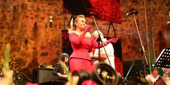 17. ALANYA ULUSLARARASI CAZ FESTİVALİ MUHTEŞEM PERFORMANSLARLA BAŞLADI