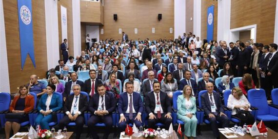 14. ULUSLARARASI DÜNYA DİLİ TÜRKÇE SEMPOZYUMU YOĞUN KATILIMLA BAŞLADI