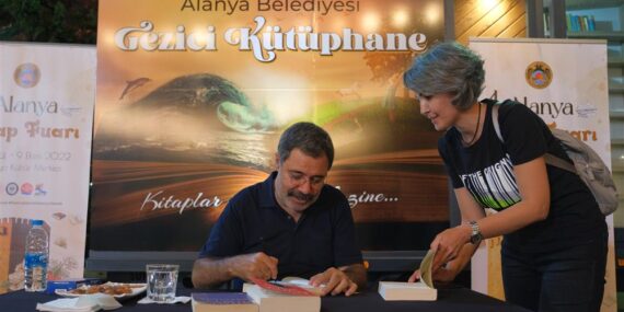 4. ALANYA KİTAP FUARI’NIN 3. GÜN KONUĞU AHMET ÜMİT OLDU