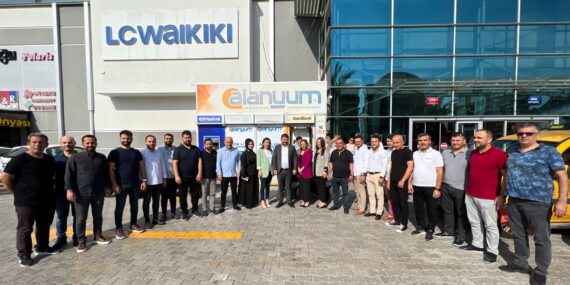 Gömeç ve ekibi Alanyum AVM’de iş insanlarını ziyaret etti.