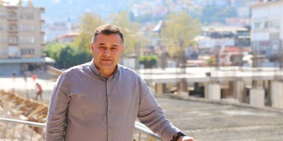 CUMA PAZARINDA ÇALIŞMALAR TÜM HIZIYLA SÜRÜYOR BAŞKAN YÜCEL ÇALIŞMALARI YERİNDE İNCELEDİ