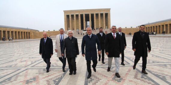 ERDEM VE YENİ ALTSO YÖNETİMİ ATA’NIN HUZURUNDA