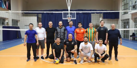 TOKLU GENÇLERİN İSTEĞİNİ KIRMADI