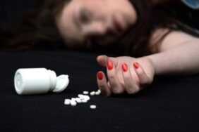 genc-kiz-160-hap-icerek-intihara-tesebbus-etti-7211845_8282_amp