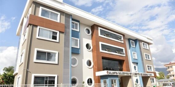 Alanya’daki yurtlar depremzedelere ayrıldı