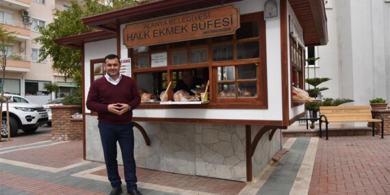 ALANYA BELEDİYESİ HALK EKMEK BÜFELERİNDE 6 TL’DEN SATILAN PİDELERE YOĞUN İLGİ