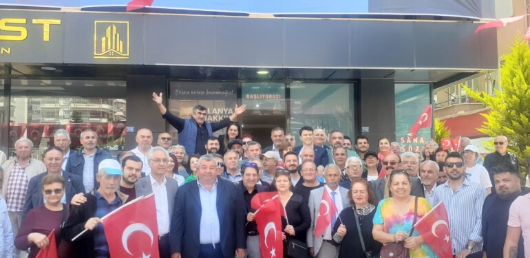 CHP MAHMUTLAR’DA GÖRKEMLİ AÇILIŞ