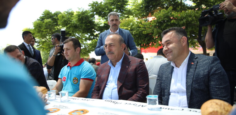 BAKAN ÇAVUŞOĞLU VE BAKAN ERSOY’DAN ALANYA BELEDİYESİ’NE ZİYARET