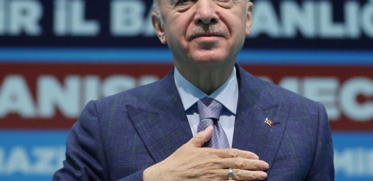 BİZ HALKIMIZA, HALKIMIZ BİZE GÜVENİYOR
