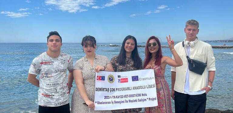 DEMİRTAŞ ÇOK PROGRAMLI ANADOLU LİSESİ EUROPASS BELGELERİNİ ALDI !