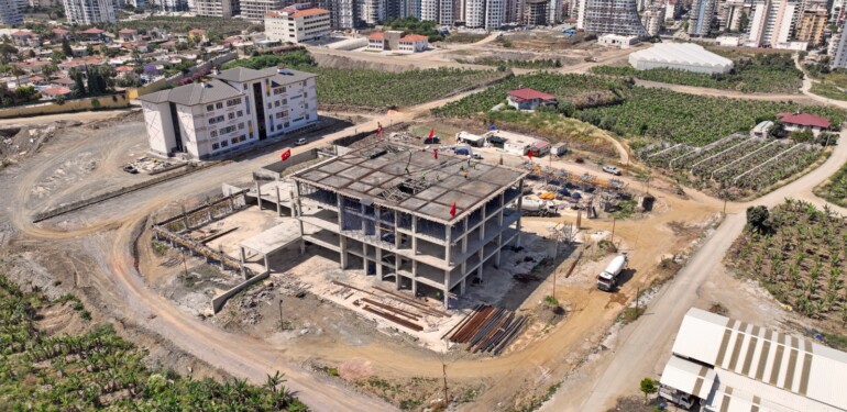 MAHMUTLAR KÜLTÜR VE ETÜT MERKEZİ’NDE SON BETON DÖKÜMÜ GERÇEKLEŞTİRİLDİ