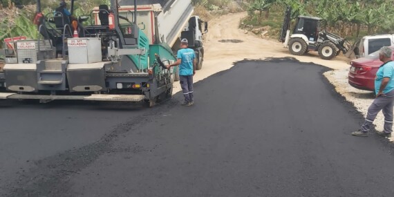 MAHMUTLAR’DA ASFALT SEFERBERLİĞİ