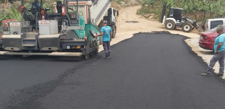 MAHMUTLAR’DA ASFALT SEFERBERLİĞİ