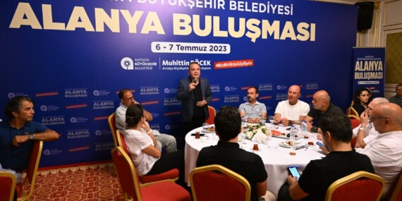 BAŞKAN BÖCEK ALANYALI TURİZMCİLERLE BİR ARAYA GELDİ