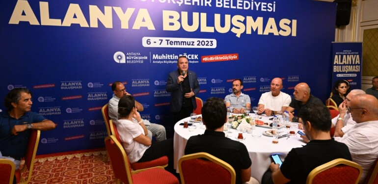 BAŞKAN BÖCEK ALANYALI TURİZMCİLERLE BİR ARAYA GELDİ