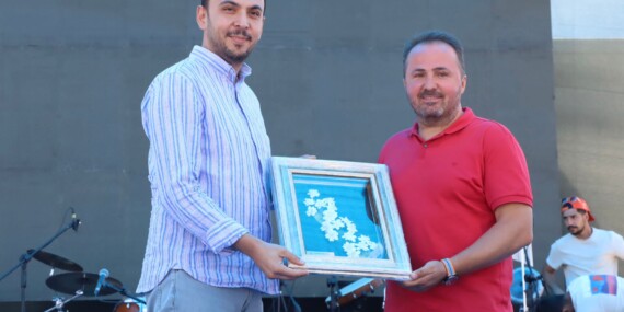 AK PARTİ ALANYA TOKAR YAYLA ŞENLİKLERİNE ÇIKARTMA YAPTI