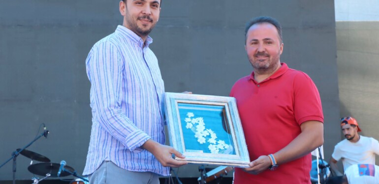 AK PARTİ ALANYA TOKAR YAYLA ŞENLİKLERİNE ÇIKARTMA YAPTI