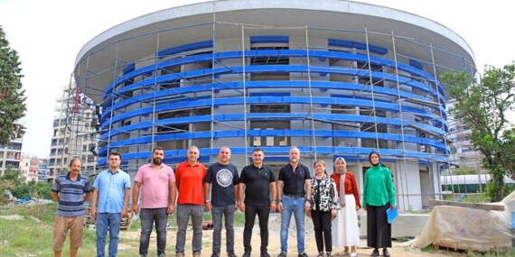 MAHMUTLAR HANİFE CEBECİ KREŞ VE ÇOCUK AKADEMİSİ YÜKSELİYOR BAŞKAN YÜCEL: “YIL İÇERİSİNDE EĞİTİME KAZANDIRACAĞIZ”