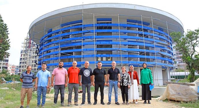 MAHMUTLAR HANİFE CEBECİ KREŞ VE ÇOCUK AKADEMİSİ YÜKSELİYOR BAŞKAN YÜCEL: “YIL İÇERİSİNDE EĞİTİME KAZANDIRACAĞIZ”