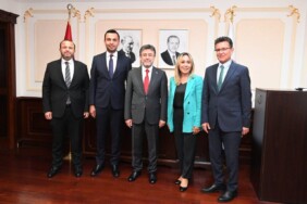 b9904508-7ca7-4626-9de6-59643ab6fb2c