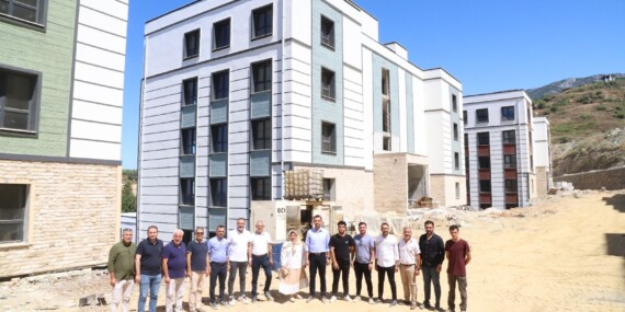 BAŞKAN TOKLU MAHMUTLAR TOKİ’DE İNCELEMEDE BULUNDU