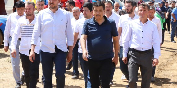 AK PARTİ GEVNE ŞENLİĞİNE ÇIKARMA YAPTI