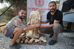 syedra-antik-kenti-nde-yaklasik-1800-yillik-nike-heykeli-bulundu