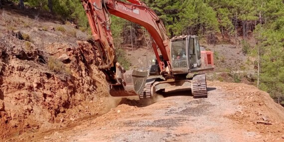 BÜYÜKŞEHİR’DEN KIRSAL MAHALLE YOLLARINA BAKIM ONARIM ÇALIŞMALARI YAPILIYOR