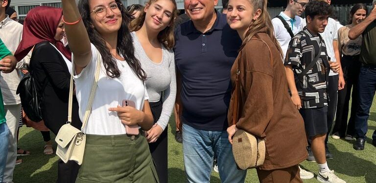 MEHMET ŞAHİN GENÇLERLE BİR ARAYA GELDİ.